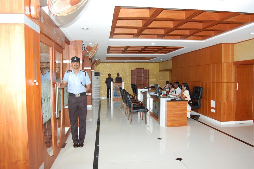 Hotel Kpm Regency à Palakkad Extérieur photo