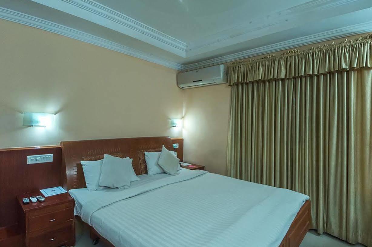 Hotel Kpm Regency à Palakkad Extérieur photo